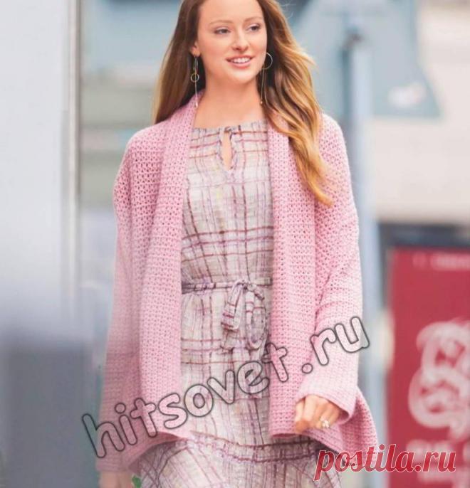 Модный удлиненный кардиган крючком - Хитсовет Вязание крючком для женщин модного удлиненного кардигана со схемами и бесплатным пошаговым описанием.