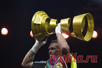 Усик бросил вызов Макгрегору. Украинский боксер Александр Усик, обладатель трех чемпионских поясов, бросил вызов ирландскому бойцу смешанного стиля Конору Макгрегору. «Я видел, что Конор Макгрегор набрал лишний вес. Эй, Конор, почему бы нам не подраться на "Уэмбли"?» — заявил Усик. Макгрегор — бывший чемпион UFC в легком и полулегком весе.