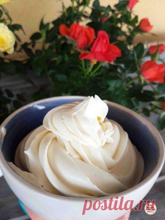 Namelaka cioccolato bianco di Luca Montersino La Namelaka è un'invenzione dolce di un pastry chef giapponese ed ormai impazza sul web, in ogni blog ed in ogni cucina oltre che in pasticceria. Una crema fredda golosissima, soffice e vellutata che come la ganache  può avere  due utilizzi! Si può utilizzare così come esce dal frigorifero o montata con le fruste elettriche per avere una consistenza più vellutata, poi c'è un terzo modo, ma un modo mio, non divulgate la notizia....