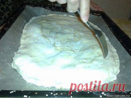 Очень вкусный египетский пирог
Это египетская сладость, то ли пирог, то ли пирожное, но скажу одно - это безумно вкусно!Список ингредиентов
    дрожжи сухие быстродействующие — 1/2 ч. ложки
    мука пшеничная — 3 стакана
    масло сливочное — 200 г
    сахар — 1 стакан
    молоко — 3 стакана
    яйца — 2 шт
    соль — 1 щепотка
    картофельный крахмал — 3 ст. ложки
    сахарная пудра — по вкусу
    ванильный сахар — по вкусу
Способ приготовления
В 1 стакане теплого молока р