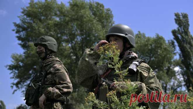 Убивший деда вагнеровец выступил перед школьниками как герой СВО. Боец частной военной компании (ЧВК) "Вагнер" Александр Расправин выступил перед учащимися в Нижегородской области как герой специальной военной операции (СВО) РФ на Украине. Подробностями о встрече с ним поделились в группе ...