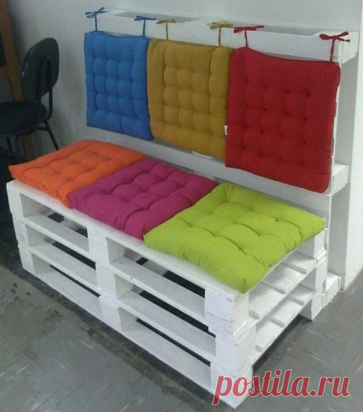 Take 3 scrappy pallets and make a cheerful home accessory! Colorful! Adorable! Perky! ‪#‎recycle‬ ‪#‎upcycle‬ | Beachy Keen
