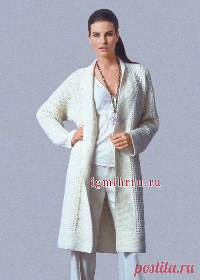 Длинный шерстяной кардиган белого цвета. Спицы