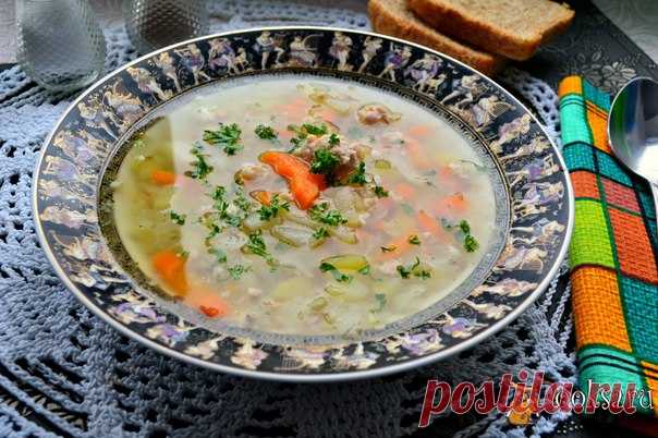 Овощной суп с гречкой и куриным фаршем Овощной суп с гречкой и куриным фаршем - простой и очень вкусный суп для вашего обеденного стола. Суп получается насыщенным, но не жирным. Попробуйте, отличный супчик!