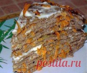 Печеночный торт со сметанным соусом. 
Я очень давно хотела приготовить печеночный торт, но рецепты, где жареные печеночные блины промазываются майонезом мне не нравились из – за высокой калорийности и не полезности. Поэтому я решила заменить майонез на сметану и добавить в соус немного зелени, вышло очень вкусно. 
Этот торт с легкостью может стать очень необычной и красивой закуской на любой праздничный стол. В начинку печеночного торта можно добавлять помидоры, тертый сыр, грибы, болгарский пе