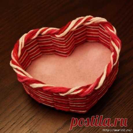 Корзинка-сердце из пряжи.