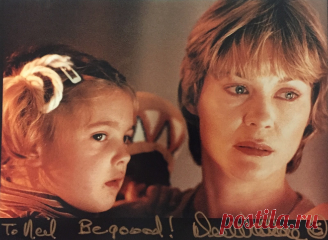 Ди Уоллес-Стоун и Дрю Бэрримор