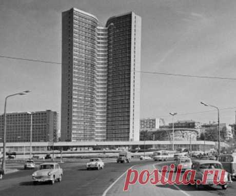 Переводной рубль Переводной рубль стал первым масштабным проектом создания наднациональной денежной единицы. Другие наднациональные денежные единицы появились позднее. Так что и в этом вопросе наша страна оказалась впереди планеты всей.
