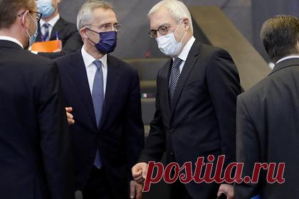 Американцев после переговоров предупредили о «других методах» защиты России. Сенатор Совфеда Андрей Климов заявил, что в случае, если переговоры по гарантиям безопасности России, НАТО и США завершатся неудачей, Москва будет вынуждена прибегнуть к другим методам решения жизненно важных для себя проблем. Он также обвинил Вашингтон в блокировке дипломатических каналов.