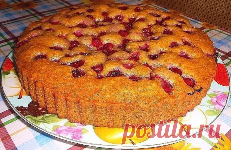 ПРОДУКТЫ ДЛЯ ЭТОГО ПИРОГА, НАЙДУТСЯ В КАЖДОМ ДОМЕ. ПРОСТО И ВКУСНО! 

Ингредиенты: 
— 1 стакан муки 
— 1 стакан кефира 
— 2 яйца 
— 0.5 ч. ложка соли 
— 1 ч. ложка соды 

Начинка: 

вишня, абрикос или несладкая начинка регулируя соль.

Приготовление: 

В кефир добавляем соду и оставляем минут на 5. Затем добавляем остальные ингредиенты и хорошо перемешиваем. 

Выливаем половину теста в форму, смазанную маслом и посыпанную мукой. 

Начинку выкладываем на неё вторую половину...