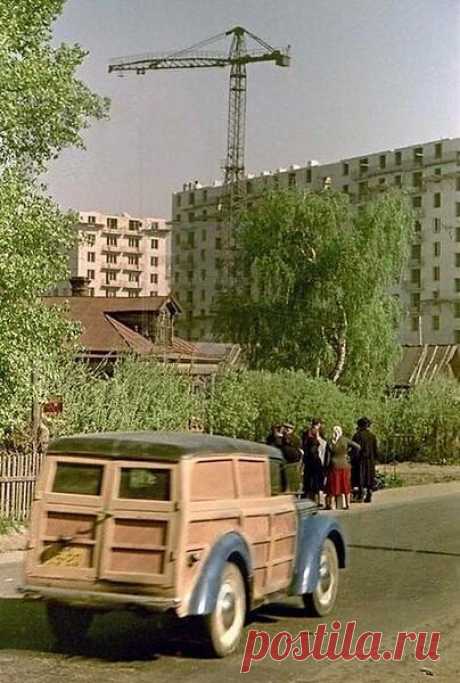 Фотографий с автомобилями времен СССР