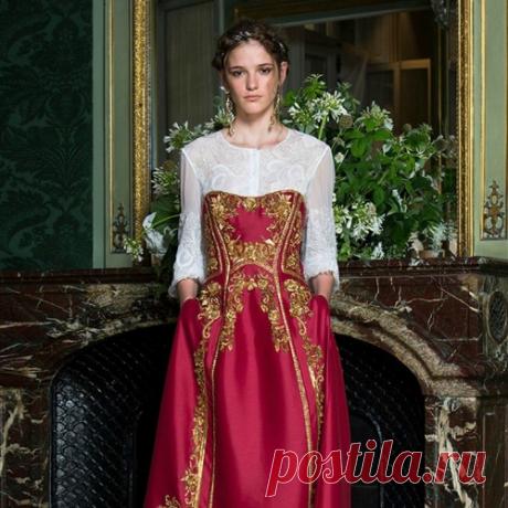 Коллекция вечерних платьев от Alberta Ferretti с элементами русского стиля