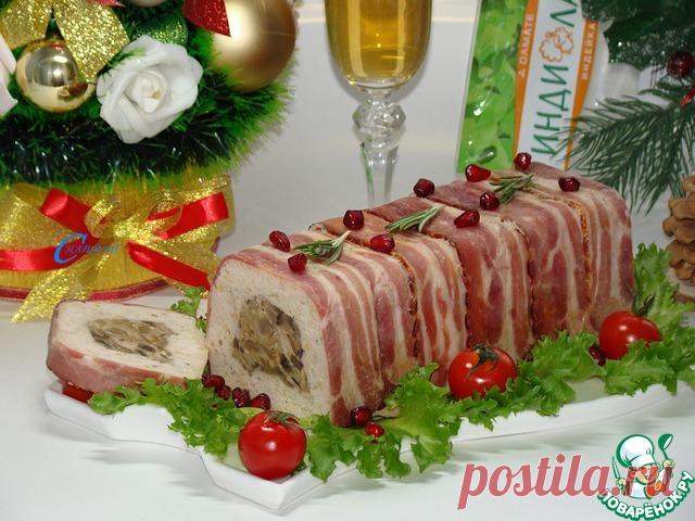 Террин из индейки с грибной начинкой. Террин -отличная идея закуски для праздничного стола. Чем хороши террины- что их можно приготовить заранее и отлично подходят, как в качестве закуски, так и для вкусного перекуса в течение дня. Импровизируя с ингредиентами, можно получать разнообразные варианты этого блюда.