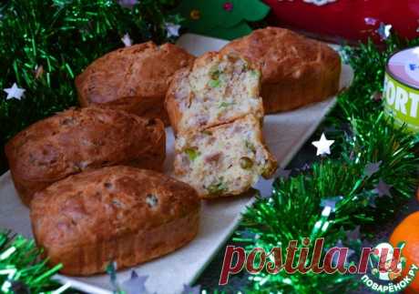 Сырные кексы с тунцом и горошком. Праздничные, закусочные кексы, на новогоднем столе им точно найдётся место. Сытные, вкусные горячими, ничуть не хуже и &quot;вчерашние&quot;. Хорошо взять для перекуса на зимнюю прогулку. Понравятся и детям, ведь явного рыбного вкуса не слышно абсолютно. Рекомендую.