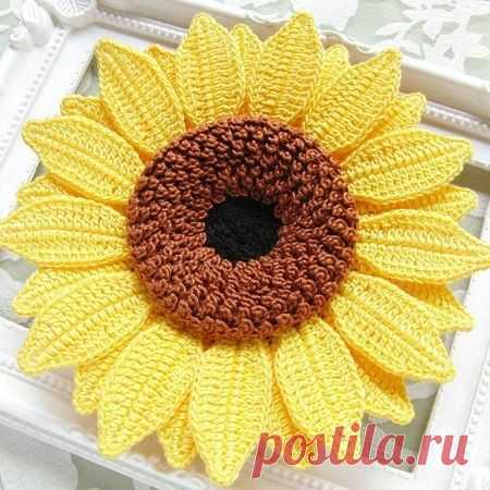 Sunflowers are my favorite flowers!!! I'm so happy!!!
 Get it free, I'll send it to anyone answers yes.
 Step by Step: https://bit.ly/Sunflowers-crochet33