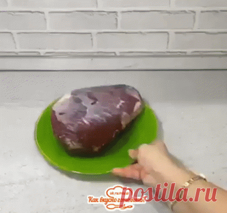 ХАШЛАМА   
 Ингредиенты:
1,5кг говядины(можно любое мясо)
3 шт репчатого лука
1 морковь
4 картошки
1 крупный болгарский перец
1 баклажан
1 кабачок
4шт помидор
зелень
100мл растительного масла
соль,чёрный перец
200мл воды
#Как_вкусно_готовить #гиф_рецепты #закуски