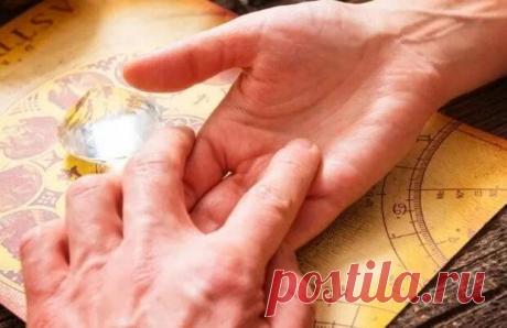 Как по ладони узнать насколько вы будете состоятельным? - Сонники, гороскопы, гадания - медиаплатформа МирТесен По рукам человека можно понять, суждено ли ему жить в благополучии. Узнайте, как по линиям на ладони определить будете вы богатым или нет!Линия судьбы (Сатурна) Линия судьбы или Сатурна располагается под средним пальцем. Если у вас она — прямая, глубокая и длинная, то это явный признак того, что