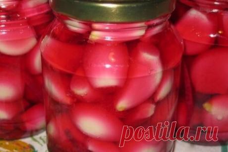 Чеснок, вымоченный в красном вине, лечит более 100 заболеваний! Смотрите, как эта смесь работает!