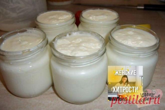 За сутки у тебя получится один из полезнейших продуктов в мире! Готовь банки.

Изумительно полезная штука! ДОМАШНИЙ ВАРЕНЕЦ

Ингредиенты

Молоко 800 мл
Сметана 2 ст. л.

Приготовление

Налейте молоко в глубокую кастрюлю и доведите его до кипения. Затем дайте остыть до температуры чуть выше, чем комнатная (около 30 градусов).

Добавьте сметану в молоко и хорошо перемешайте. Накройте кастрюлю тканью и поставьте в теплое место на сутки.

Варенец можно использовать в разных це...