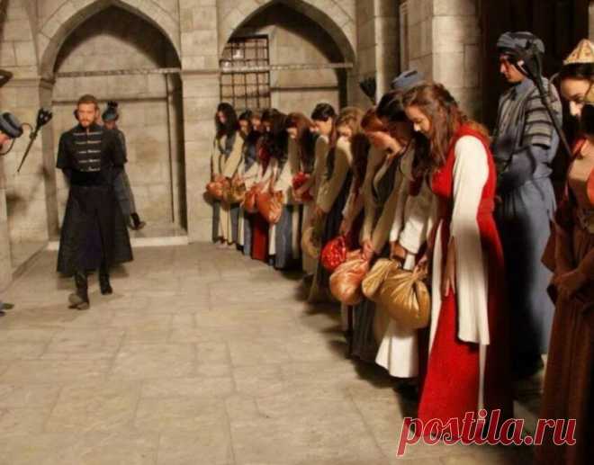 Халит Эргенч: «Наложницы заходили в покои султана на поклоне и продвигалась к кровати на четвереньках» Последние новости шоу-бизнеса России и мира, биографии звезд, гороскопы - Вешкаймские вести