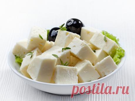 Домашний яичный сыр, рецепт с фото Попробовав приготовить этот сыр хотя бы раз, вы уже точно не будете покупать его в магазине. Ингредиенты: яйца – 10 шт. молоко – 1 л сметана – 1 ст. соль –...