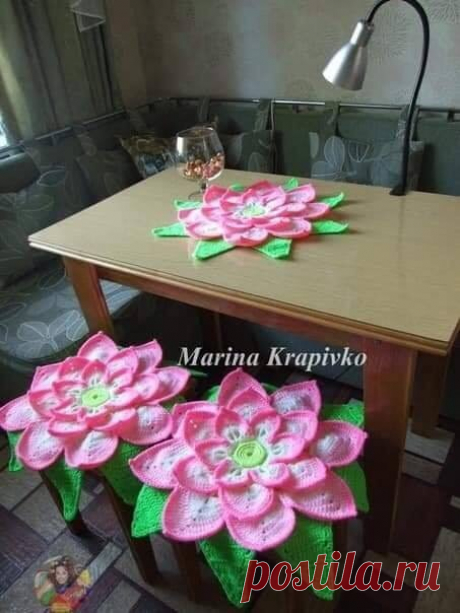 Классный вязаный декоративный элемент
