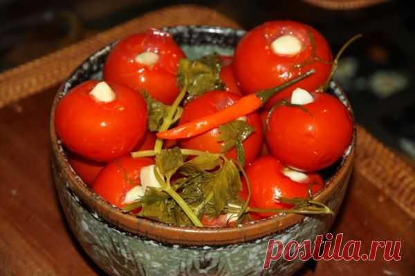 Консервированные помидоры с чесноком