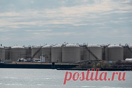 Спрогнозировано снижение экспорта российского газа в ЕС в пять раз. Общий экспорт российского трубопроводного газа в ЕС составит в 2023 году около 25 миллиардов кубометров по сравнению со 141 миллиардом в 2021 году, то есть упадет более чем в пять раз. Такой прогноз дал заместитель директора Института энергетики и финансов Алексей Белогорьев в статье.