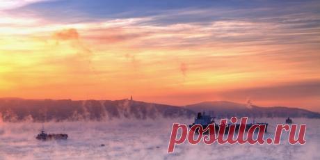 Так Кольский залив выглядел в январе 2014. На 20-градусном морозе снимал Денис Тетюков.