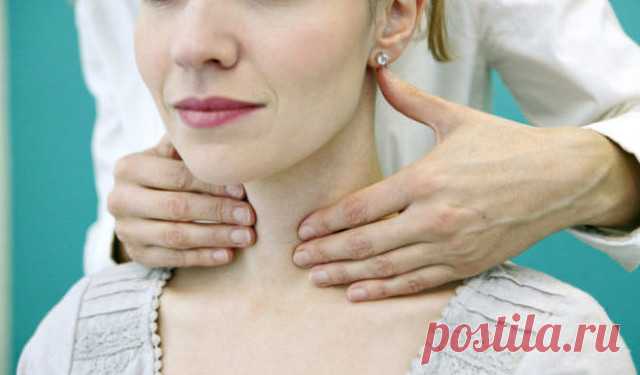 МЕДОВАЯ КАША ОТ ЗОБА 

Этот эффективный народный рецепт, благодаря которому можно начать лечение зоба, включает в себя следующие ингредиенты: 
 
Мед натуральный: 1 стакан; 
Грецкий орех (ядра): 1 стакан; 
Гречка: 1 стакан. 
 
Приготовление и способ применения: 
 
Орехи и гречка измельчаются до состояния муки. 
Мед распускается на пару (водяной бане). 
Все ингредиенты смешиваются. 
 
Кашу следует съесть за 2-3 раза в течение дня. С интервалом в 3 дня нужно съедать полную по...