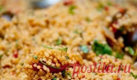 КУС-КУС С ПЕЧЕННЫМИ ОВОЩАМИ С РОЗМАРИНОМ, ДОМАШНИМ СЫРОМ И АПЕЛЬСИНОВЫМ СОУСОМ | Перекрёсток