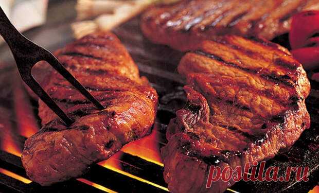 Секреты стейка: протыкаем мясо - Steak Lovers - 28 апреля - 43433219691 - Медиаплатформа МирТесен ЛУЧШЕЕ ЗА НЕДЕЛЮ Когда мясо находится на огне, многие крайне скептически относятся к тому, что его можно трогать для проверки прожарки. Бытует мнение, что при протыкании стейка из него начнет вытекать сок, что сделает мясо сухим и невкусным. Со стороны миф выглядит правдоподобно, но давайте - 28 апреля - 43433219691 - Медиаплатформа МирТесен