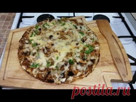 Кабачковая Пицца на сковороде. С грибами и курицей. КАБАЧКОВЫЙ ПИРОГ:кабачки 500-600 грамм и 300-400 грамм в отжатом видесоль по вкусуяйца 4 штуки&nbsp;масло растительное 1 чайная ложка 5 граммсметана 15%жирности 100 граммчеснок 10 граммшампиньоны 200 граммлук репчатый 100 граммкурица отварная без кожи 100 граммсыр 70 грамммасло сливочное...