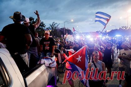 В США призвали нанести удар по Кубе. Мэр города Майами Фрэнсис Суарес призвал США нанести удар по Кубе, чтобы свергнуть действующую власть на островном государстве. Суарес выразил мнение, что Вашингтону следует изучить и обсудить этот вариант в качестве меры давления на Гавану в дополнение «к множеству других опций».