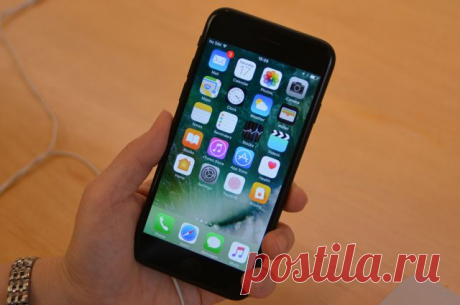 Нам строить и жить помогает. 13 секретных функций вашего iPhone Вместо того, чтобы рассказывать вам, где в iPhone найти букву «ё» и как узнать, сколько заряда тратят отдельные приложения, мы поведаем, как сделать из телефона черно-белый телевизор и начать управлять им одним движением головы.