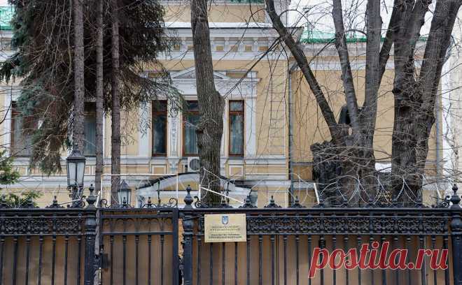 Захарова объяснила разрыв договора на аренду здания посольства Украины. Департамент городского имущества Москвы решил прекратить договор аренды на земельный участок, предоставленный под размещение посольства Украины, сообщила официальный представитель МИДа Мария Захарова.
