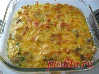 Рисовая запеканка с куриной грудкой, грибами и овощами.