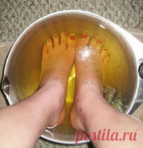 Просто опустите ноги в яблочный уксус — и болезни уйдут!