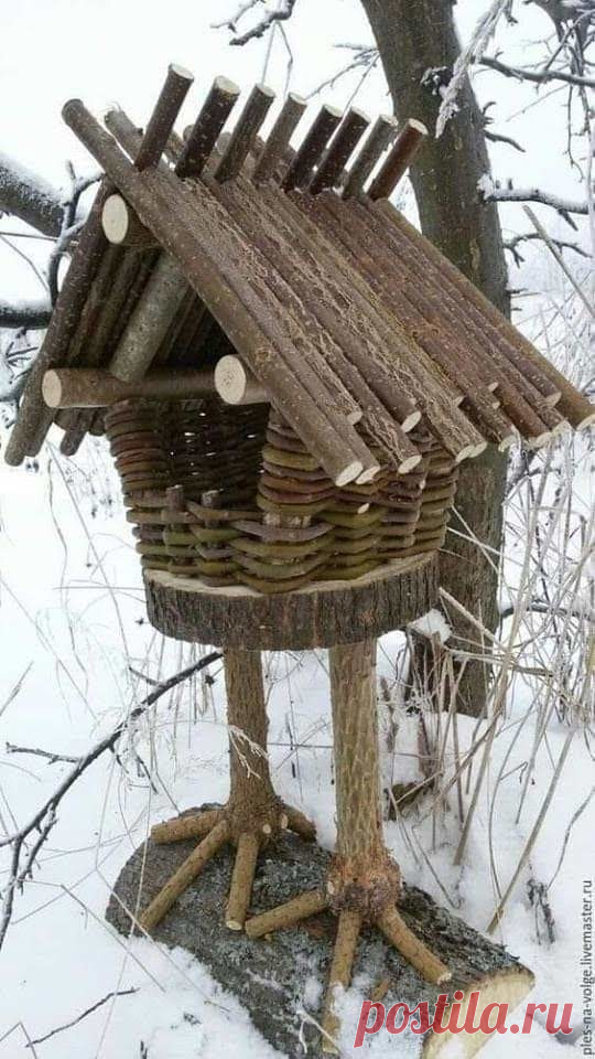 Кормушка на курьих ножках