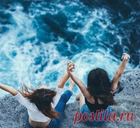 Фразы для общения на английском языке
Сохраняй себе!
1 . It never occurred to me that… – Мне никогда не приходило в голову, что …
2 . I meant only the best. – Я хотел только как лучше.
3 . Tend to your own affairs. – Лучше займись своими делами. / Не лезь не в свое дело.
Показать полностью…