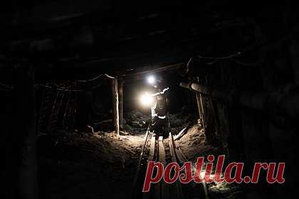 В шахтах Кузбасса началась эвакуация горняков. Горняков, находящихся в нескольких шахта Кузбасса, экстренно эвакуируют из-за замыкания на подстанции. Об этом пишет «Интерфакс» со ссылкой на экстренные службы. Агентство не приводит дополнительных подробностей произошедшего. Также на данный момент не поступало никакой информации о возможных пострадавших.