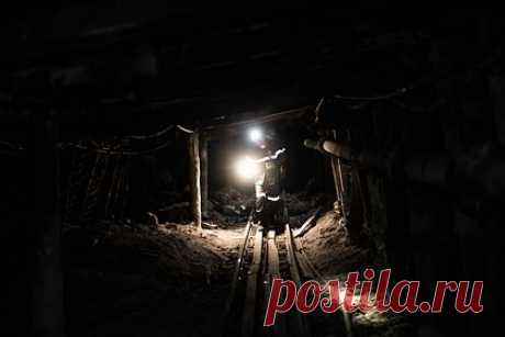 В шахтах Кузбасса началась эвакуация горняков. Горняков, находящихся в нескольких шахта Кузбасса, экстренно эвакуируют из-за замыкания на подстанции. Об этом пишет «Интерфакс» со ссылкой на экстренные службы. Агентство не приводит дополнительных подробностей произошедшего. Также на данный момент не поступало никакой информации о возможных пострадавших.