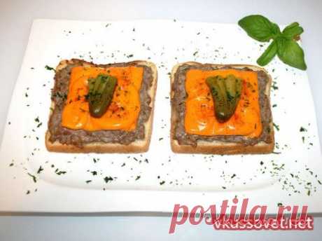 Гренки с купатами и сыром