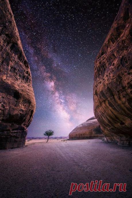 &quot;Млечный путь, пустыне вблизи города оазиса Аль-Ула, Саудовская Аравия »