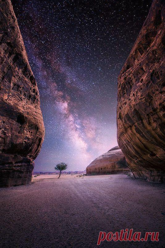 "Млечный путь, пустыне вблизи города оазиса Аль-Ула, Саудовская Аравия »