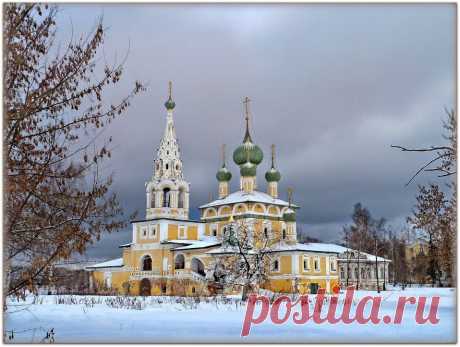 Church of St John the Baptist built a rich merchant Uglich in memory of his six-year son Ivan, who was killed by a clerk, and therefore - canonized saint of the Russian Orthodox Church as a martyr John Uglich baby. In 1970, the church was restored, but apparently so bad that brick wall is already everywhere peeps through the plaster. Temple does not work, so - quietly dies.