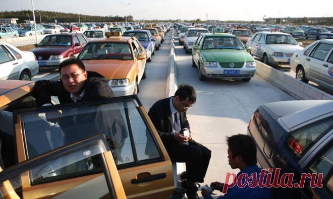 Дураки и дороги. Парочка очень странных и забавных вещей, которые стали причиной нехилых автомобильных пробок . Чёрт побери