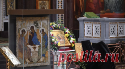 В РПЦ сообщили о передаче «Троицы» в безвозмездное пользование Троице-Сергиевой лавре. Икону «Троица» Андрея Рублёва передали в безвозмездное пользование Троице-Сергиевой лавре. Об этом сообщили в пресс-службе Русской православной церкви (РПЦ). Читать далее