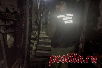 Три человека погибли во сне при пожаре в подъезде российской пятиэтажки. В Твери три человека погибли во сне во время пожара в жилом многоквартирном доме. Пожар начался с короткого замыкания в подъезде. Охватившее лестничную площадку пламя перекинулось на входную дверь одной из квартир. Находившиеся в ней люди не пытались эвакуироваться. Скорее всего, они надышались угарным газом.