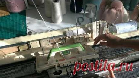 Теплая двойная шапочка для малыша на вязальной машине.